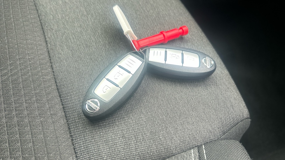 Nissan Qashqai 1.3 DiG-T MH N-Connecta 5dr Petrol Hatchback - Image 20