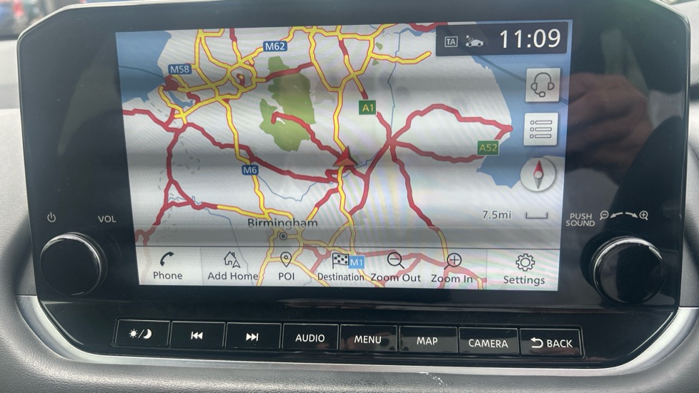 Nissan Qashqai 1.3 DiG-T MH N-Connecta 5dr Petrol Hatchback - Image 23
