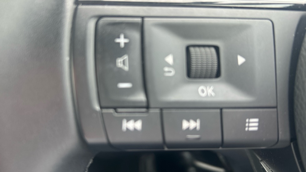 Nissan Qashqai 1.3 DiG-T MH N-Connecta 5dr Petrol Hatchback - Image 29