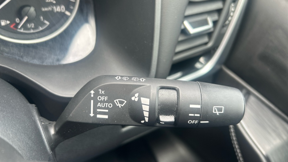 Nissan Qashqai 1.3 DiG-T MH N-Connecta 5dr Petrol Hatchback - Image 30