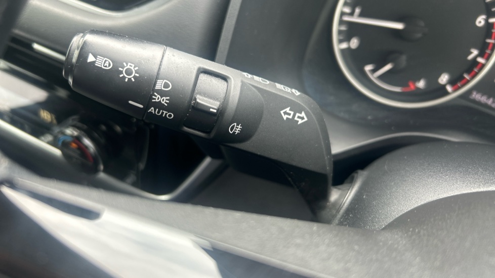 Nissan Qashqai 1.3 DiG-T MH N-Connecta 5dr Petrol Hatchback - Image 31