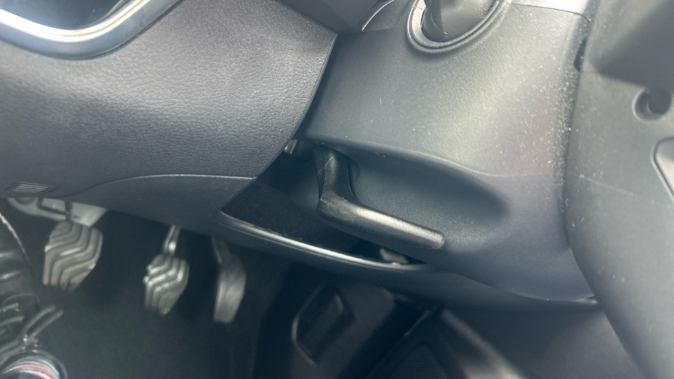 Nissan Qashqai 1.3 DiG-T MH N-Connecta 5dr Petrol Hatchback - Image 34