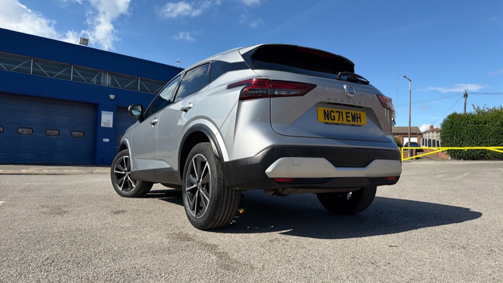 Nissan Qashqai 1.3 DiG-T MH 158 Tekna 5dr Xtronic Petrol Hatchback - Image 21