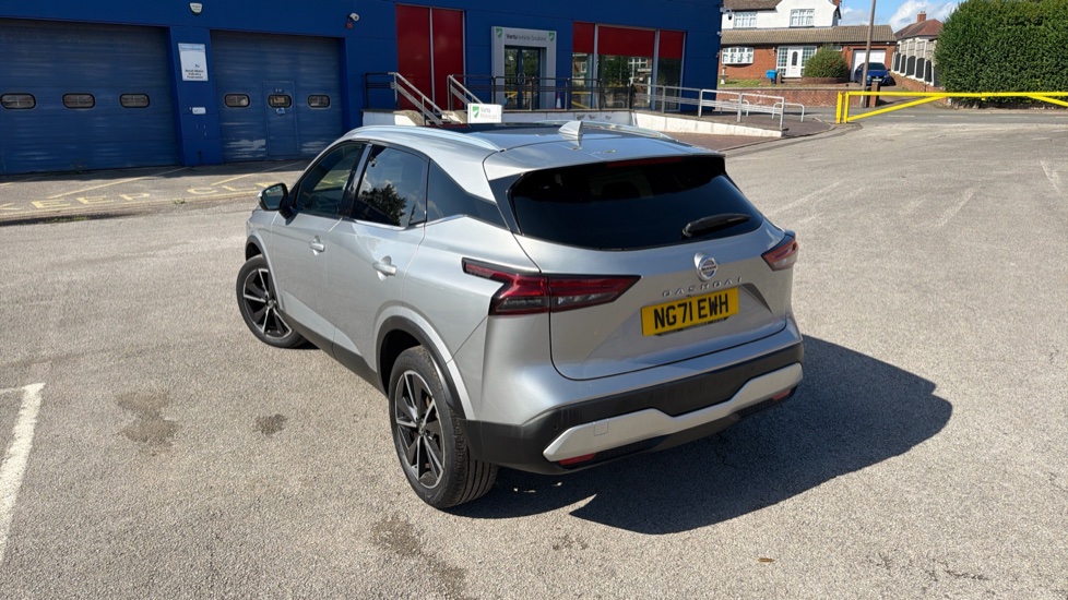 Nissan Qashqai 1.3 DiG-T MH 158 Tekna 5dr Xtronic Petrol Hatchback - Image 22