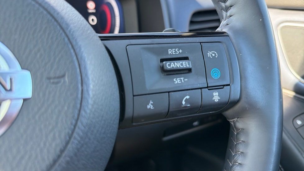 Nissan Qashqai 1.3 DiG-T MH 158 Tekna 5dr Xtronic Petrol Hatchback - Image 30