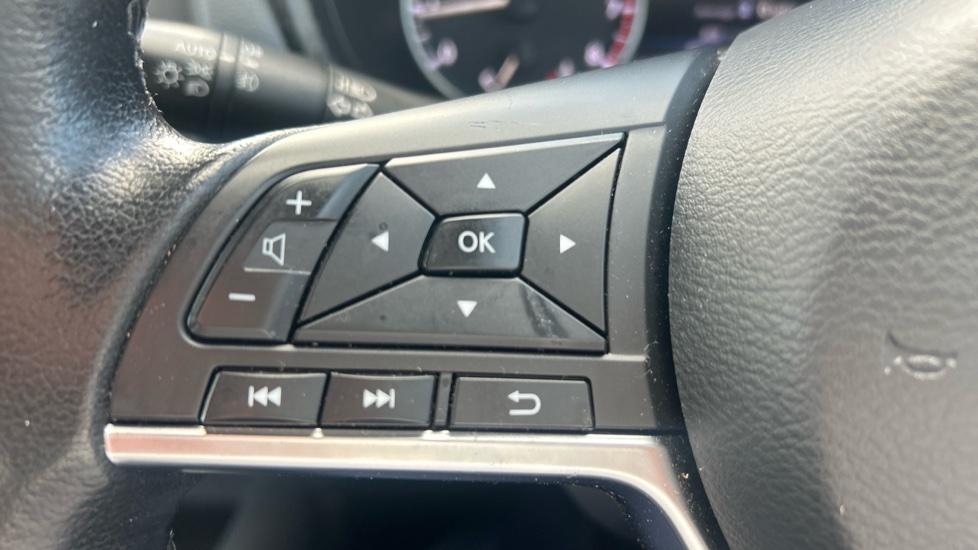 Nissan Juke 1.0 DiG-T N-Connecta 5dr Petrol Hatchback - Image 24