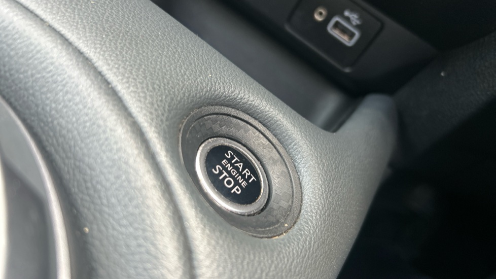 Nissan Juke 1.0 DiG-T N-Connecta 5dr Petrol Hatchback - Image 31