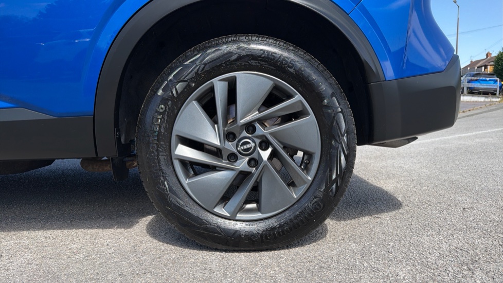 Nissan Qashqai 1.3 DiG-T MH Acenta Premium 5dr Petrol Hatchback - Image 7
