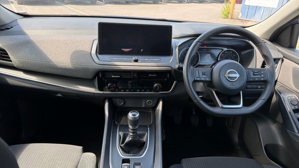 Nissan Qashqai 1.3 DiG-T MH Acenta Premium 5dr Petrol Hatchback - Image 10