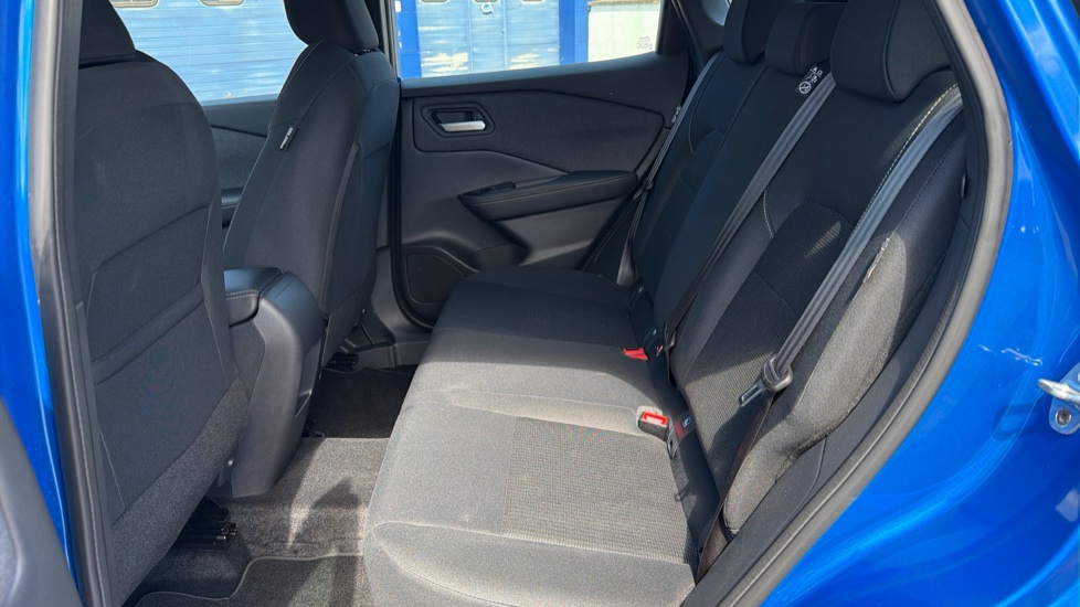 Nissan Qashqai 1.3 DiG-T MH Acenta Premium 5dr Petrol Hatchback - Image 16