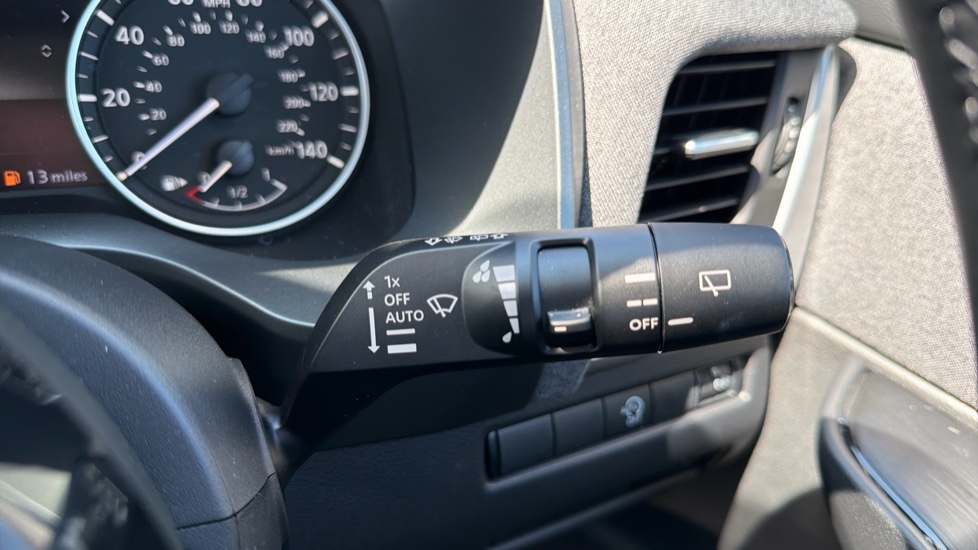 Nissan Qashqai 1.3 DiG-T MH Acenta Premium 5dr Petrol Hatchback - Image 29