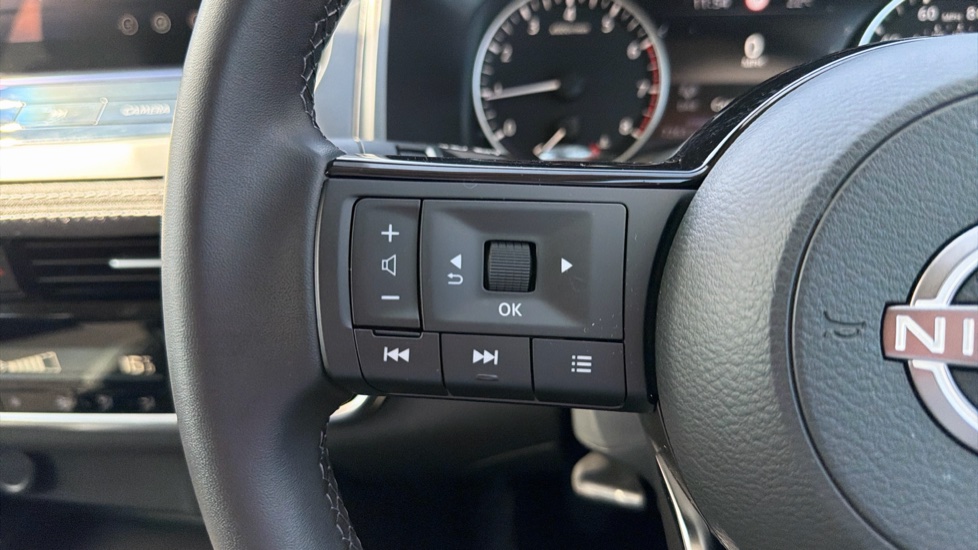 Nissan Qashqai 1.3 DiG-T MH Acenta Premium 5dr Petrol Hatchback - Image 31