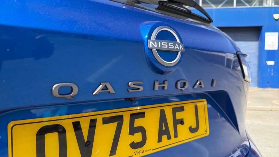 Nissan Qashqai 1.3 DiG-T MH Acenta Premium 5dr Petrol Hatchback - Image 34