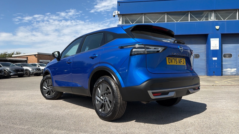 Nissan Qashqai 1.3 DiG-T MH Acenta Premium 5dr Petrol Hatchback - Image 35