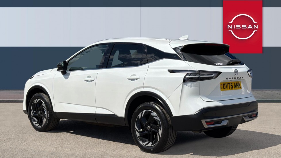 Nissan Qashqai 1.3 DiG-T MH N-Connecta [Glass Roof] 5dr Petrol Hatchback - Image 2