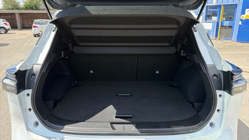 Nissan Qashqai 1.3 DiG-T MH N-Connecta [Glass Roof] 5dr Petrol Hatchback - Image 4