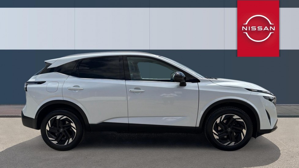 Nissan Qashqai 1.3 DiG-T MH N-Connecta [Glass Roof] 5dr Petrol Hatchback - Image 5