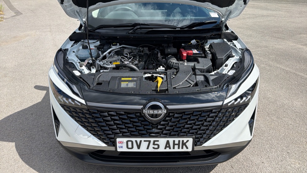 Nissan Qashqai 1.3 DiG-T MH N-Connecta [Glass Roof] 5dr Petrol Hatchback - Image 8