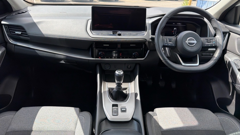 Nissan Qashqai 1.3 DiG-T MH N-Connecta [Glass Roof] 5dr Petrol Hatchback - Image 10