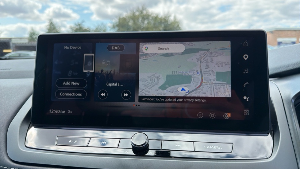 Nissan Qashqai 1.3 DiG-T MH N-Connecta [Glass Roof] 5dr Petrol Hatchback - Image 12
