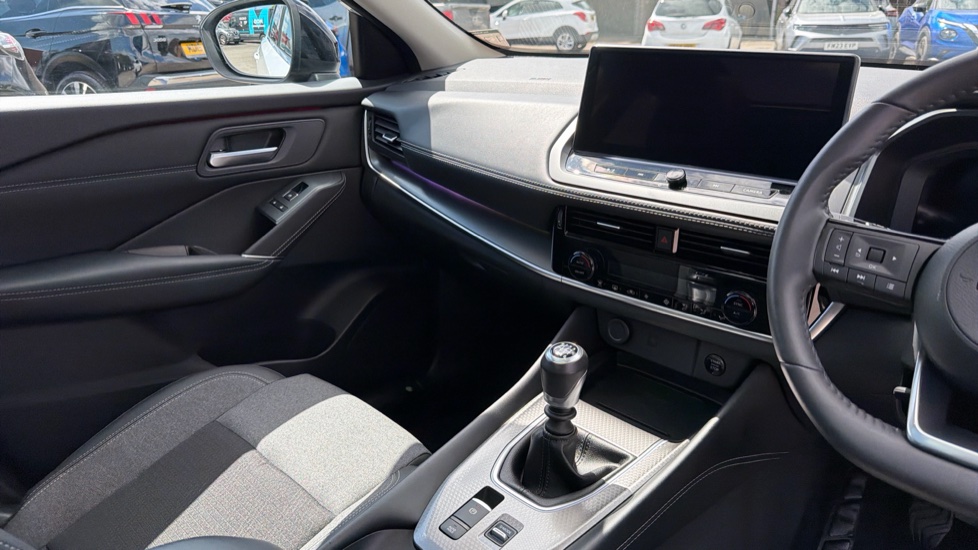 Nissan Qashqai 1.3 DiG-T MH N-Connecta [Glass Roof] 5dr Petrol Hatchback - Image 14