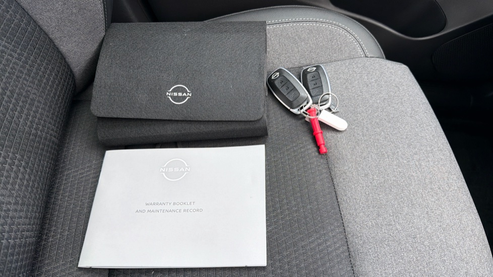 Nissan Qashqai 1.3 DiG-T MH N-Connecta [Glass Roof] 5dr Petrol Hatchback - Image 19