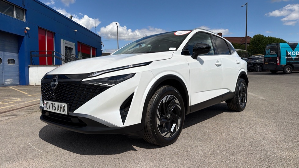 Nissan Qashqai 1.3 DiG-T MH N-Connecta [Glass Roof] 5dr Petrol Hatchback - Image 26