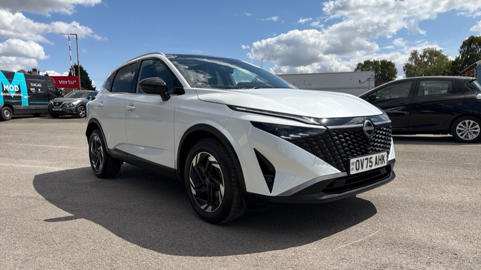 Nissan Qashqai 1.3 DiG-T MH N-Connecta [Glass Roof] 5dr Petrol Hatchback - Image 29