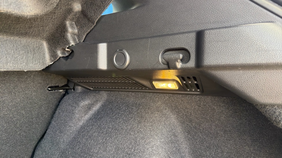 Nissan Qashqai 1.3 DiG-T MH N-Connecta [Glass Roof] 5dr Petrol Hatchback - Image 36