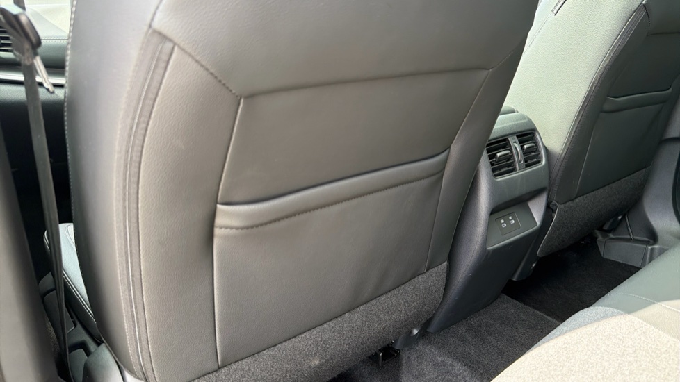 Nissan Qashqai 1.3 DiG-T MH N-Connecta [Glass Roof] 5dr Petrol Hatchback - Image 39