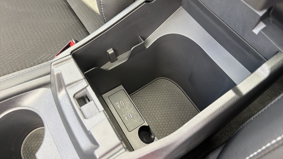 Nissan Qashqai 1.3 DiG-T MH N-Connecta [Glass Roof] 5dr Petrol Hatchback - Image 44