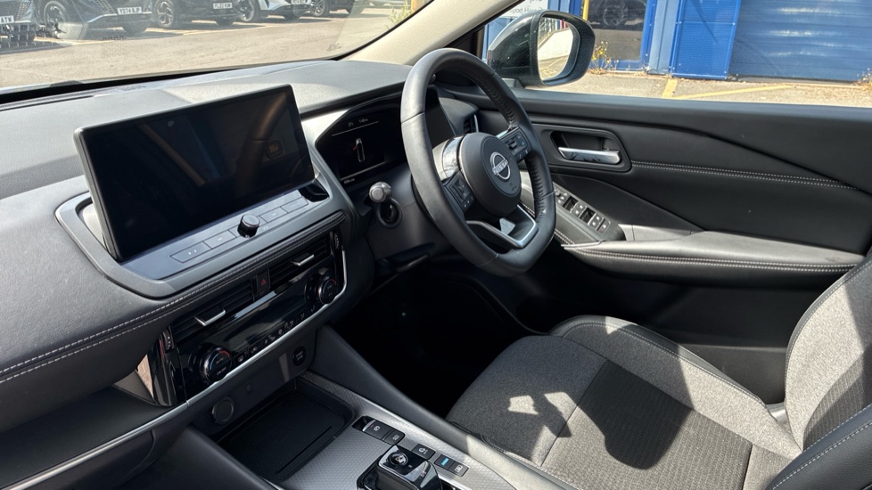 Nissan Qashqai 1.5 E-Power 205 N-Connecta [Glass Roof] 5dr Auto Hybrid Hatchback - Image 9