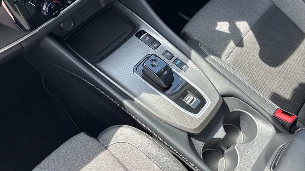 Nissan Qashqai 1.5 E-Power 205 N-Connecta [Glass Roof] 5dr Auto Hybrid Hatchback - Image 13