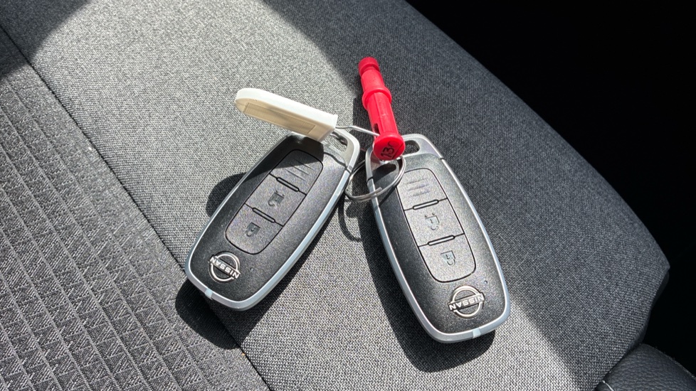 Nissan Qashqai 1.5 E-Power 205 N-Connecta [Glass Roof] 5dr Auto Hybrid Hatchback - Image 20