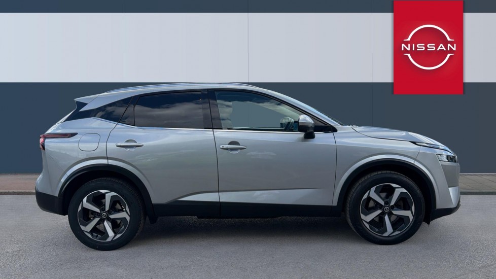 Nissan Qashqai 1.3 DiG-T MH N-Connecta 5dr Petrol Hatchback - Image 5