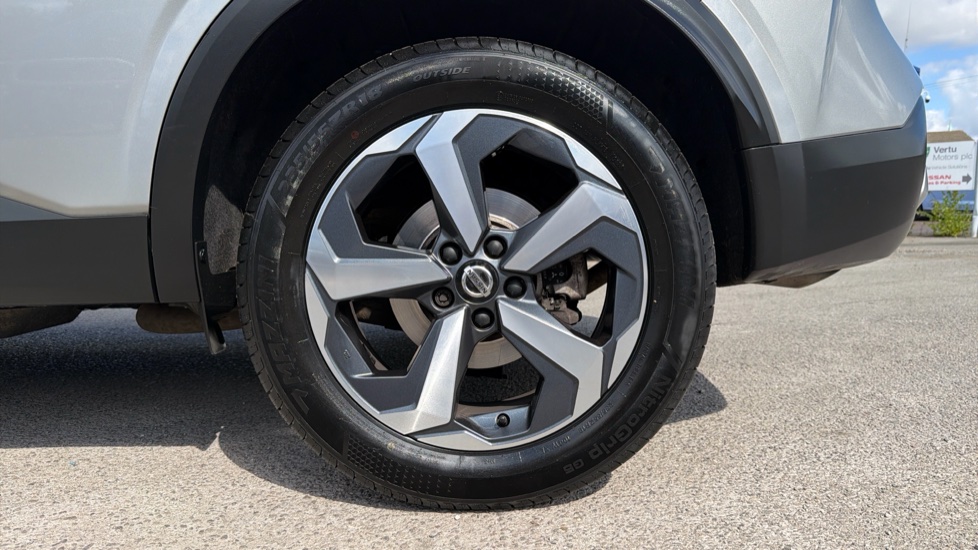 Nissan Qashqai 1.3 DiG-T MH N-Connecta 5dr Petrol Hatchback - Image 7