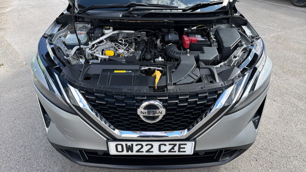 Nissan Qashqai 1.3 DiG-T MH N-Connecta 5dr Petrol Hatchback - Image 8