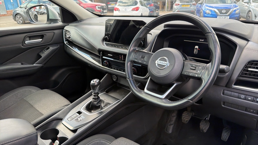 Nissan Qashqai 1.3 DiG-T MH N-Connecta 5dr Petrol Hatchback - Image 11