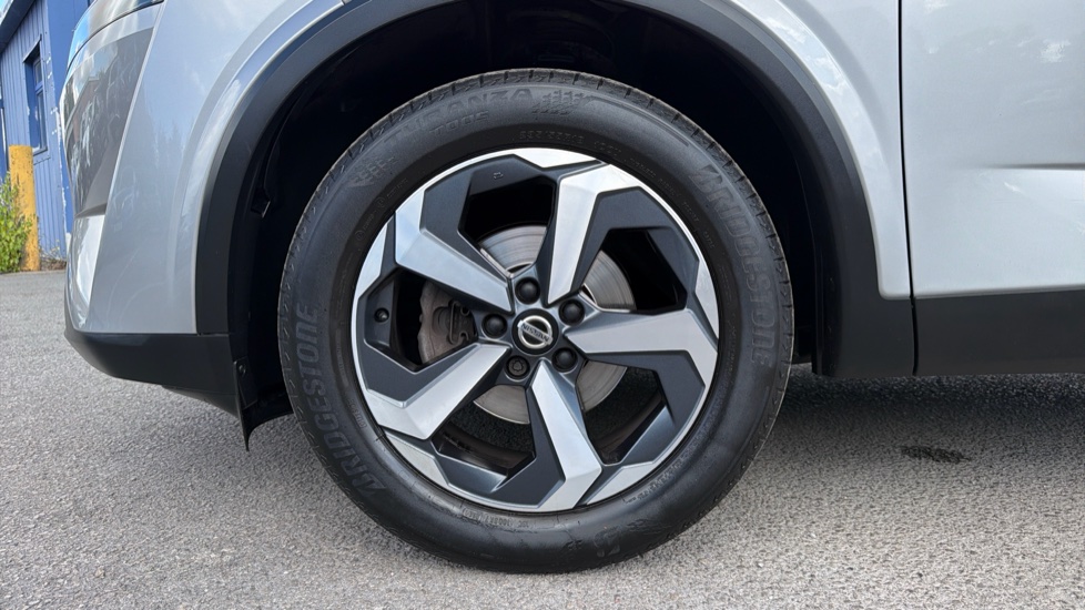 Nissan Qashqai 1.3 DiG-T MH N-Connecta 5dr Petrol Hatchback - Image 24