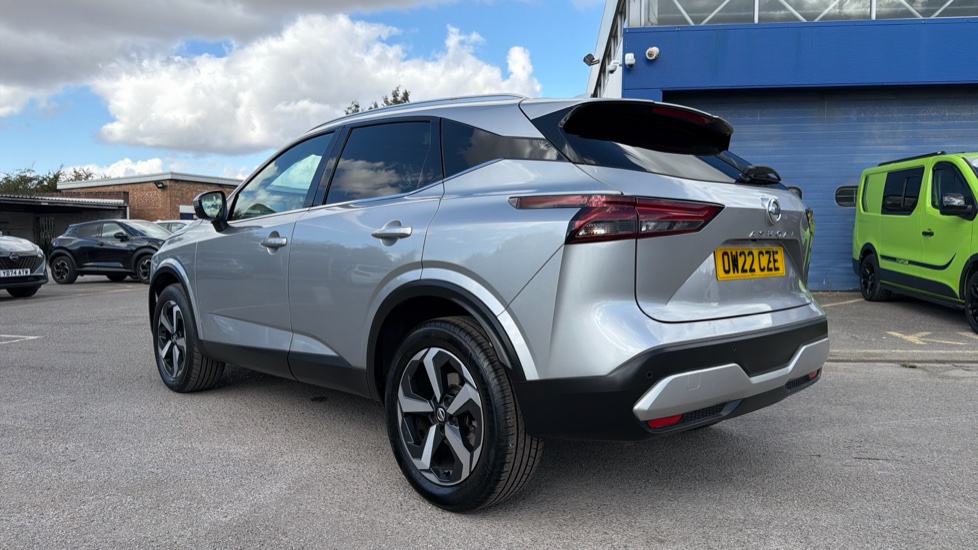 Nissan Qashqai 1.3 DiG-T MH N-Connecta 5dr Petrol Hatchback - Image 28
