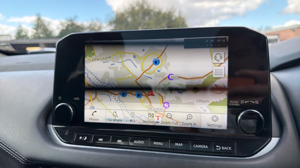 Nissan Qashqai 1.3 DiG-T MH N-Connecta 5dr Petrol Hatchback - Image 32