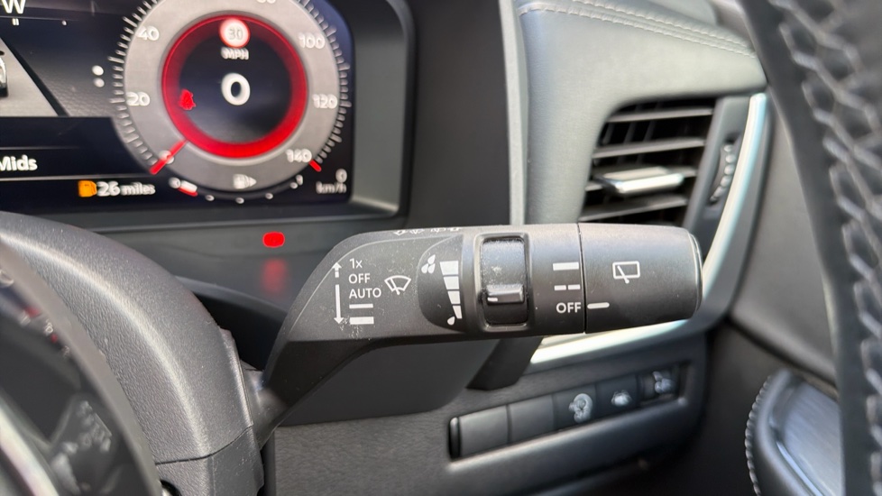 Nissan Qashqai 1.3 DiG-T MH N-Connecta 5dr Petrol Hatchback - Image 33