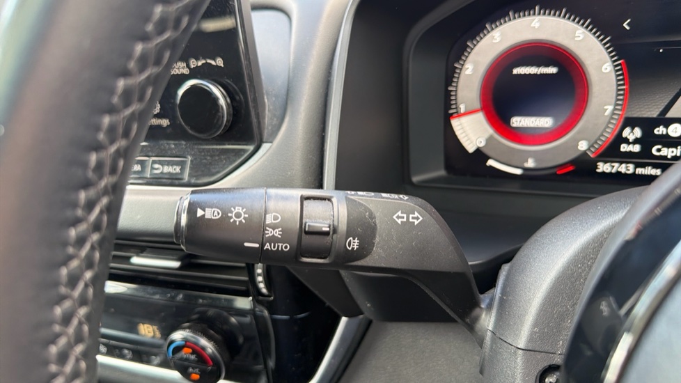 Nissan Qashqai 1.3 DiG-T MH N-Connecta 5dr Petrol Hatchback - Image 34