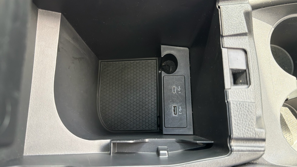 Nissan Qashqai 1.3 DiG-T MH N-Connecta 5dr Petrol Hatchback - Image 38