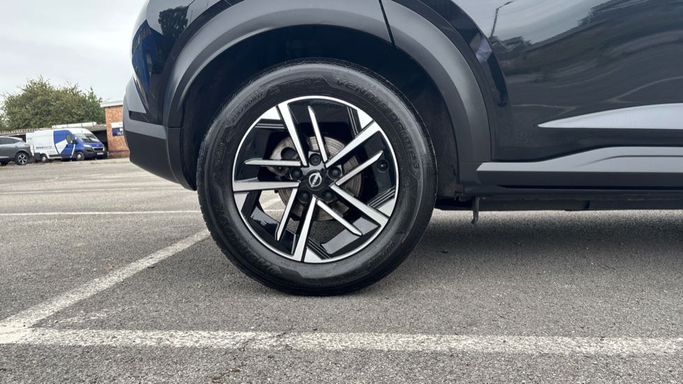 Nissan Juke 1.0 DiG-T N-Connecta 5dr Petrol Hatchback - Image 7