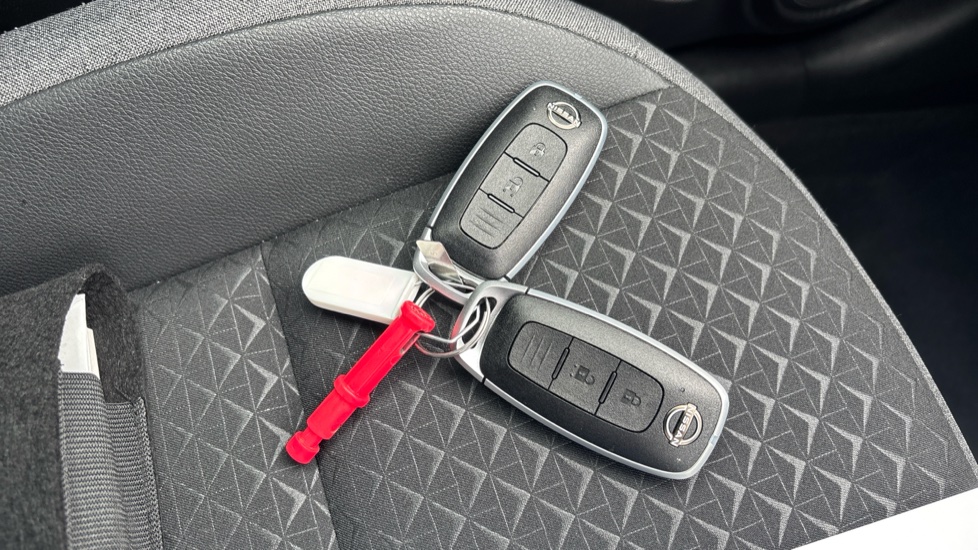 Nissan Juke 1.0 DiG-T N-Connecta 5dr Petrol Hatchback - Image 20