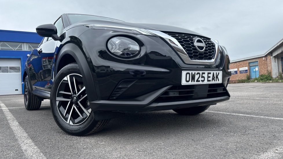 Nissan Juke 1.0 DiG-T N-Connecta 5dr Petrol Hatchback - Image 21