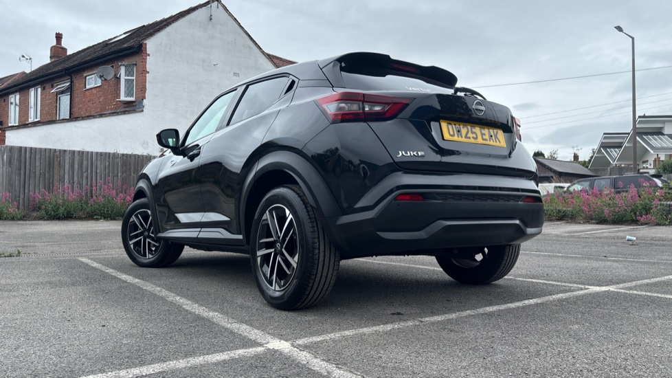 Nissan Juke 1.0 DiG-T N-Connecta 5dr Petrol Hatchback - Image 25