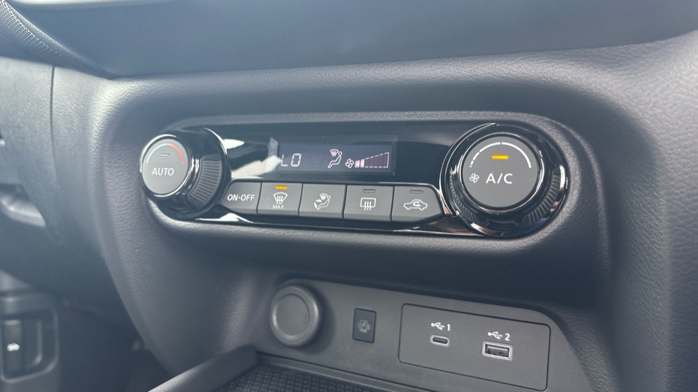 Nissan Juke 1.0 DiG-T N-Connecta 5dr Petrol Hatchback - Image 31