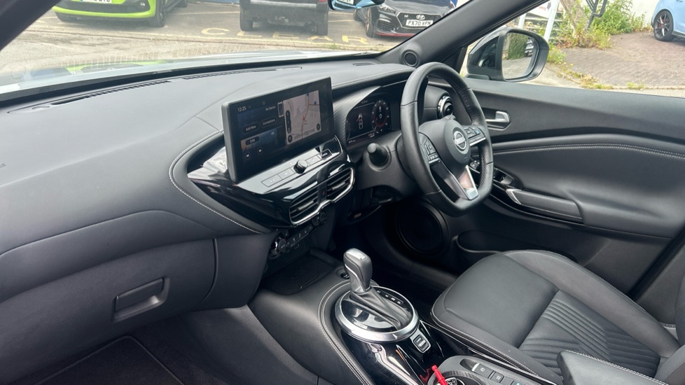 Nissan Juke 1.6 Hybrid Tekna 5dr Auto Hybrid Hatchback - Image 9